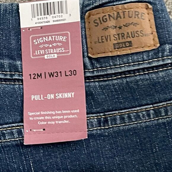 Signature by Levi Straus and Co. Women’s totally shaping pull on skinny jeans. - Picture 12 of 13